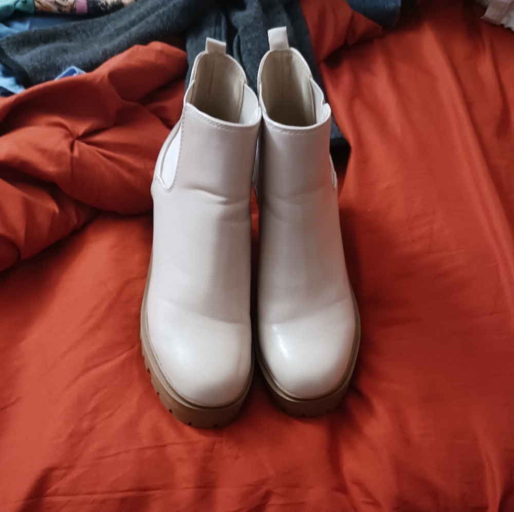 Soda boots size 10